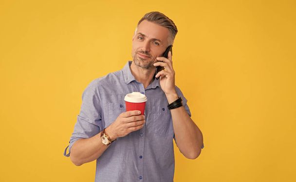 good morning. communication. handsome man use smartphone with coffee cup. man drinking coffee. modern life and lifestyle. guy drink takeaway tea. - Foto, Bild