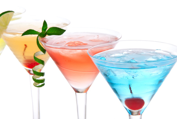 Martini alcohol cocktails in row blue hawaiian, tequila sunrise - Zdjęcie, obraz