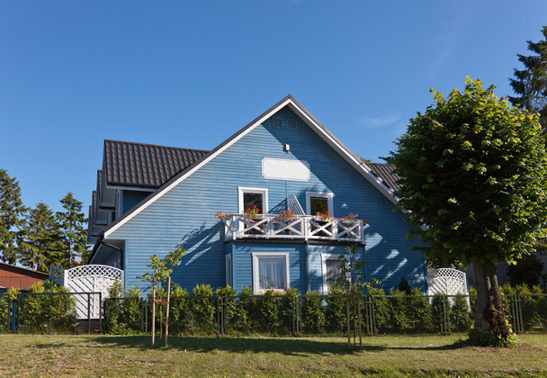 nieuwe moderne blauwe huis - Foto, afbeelding