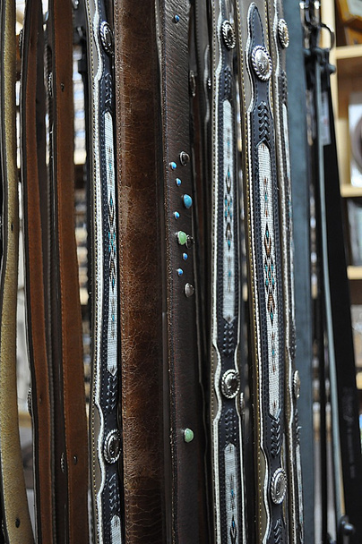 Cinturones en la tienda
 - Foto, imagen