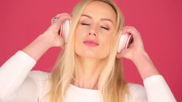 Blisful young woman listening to music - Footage, Video