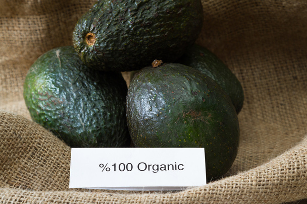 organische avocado 's  - Foto, afbeelding