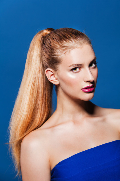 Beauty portrait of gorgeous woman with ponytail - 写真・画像
