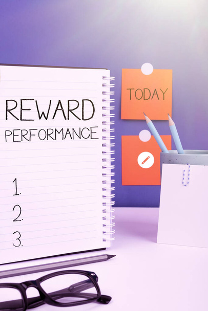 Sign displaying Reward PerformanceAssessial Recognize works Relative Worth to the company, Επιχειρηματική ιδέα Αξιολογήστε Αναγνωρίστε τους εργαζομένους Σχετική αξία με την εταιρεία - Φωτογραφία, εικόνα