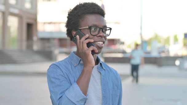 Portrait of African Man Talking on Phone Outdoor - Foto, Imagen