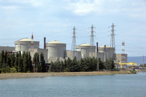 Centrais nucleares em Tricastin, sul da França
 - Foto, Imagem