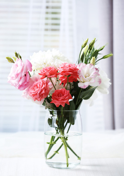 Beautiful flowers in vases - Foto, Bild