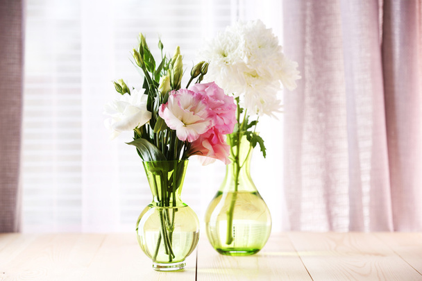 Beautiful flowers in vase - Foto, Imagem