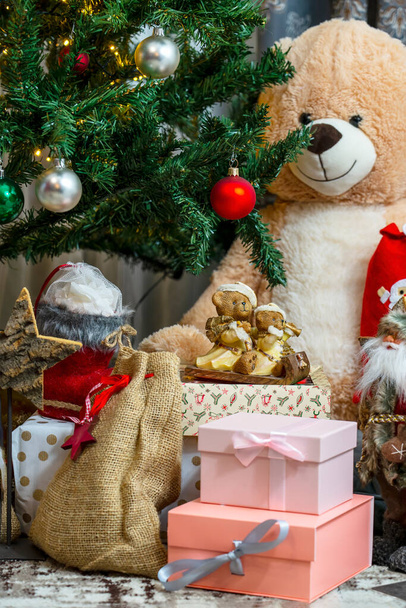 Gifts and toys under the Christmas tree. - Foto, immagini