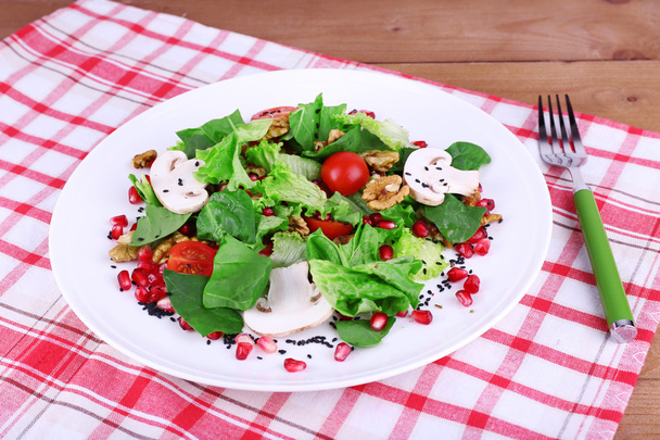 Fresh salad with greens - Zdjęcie, obraz