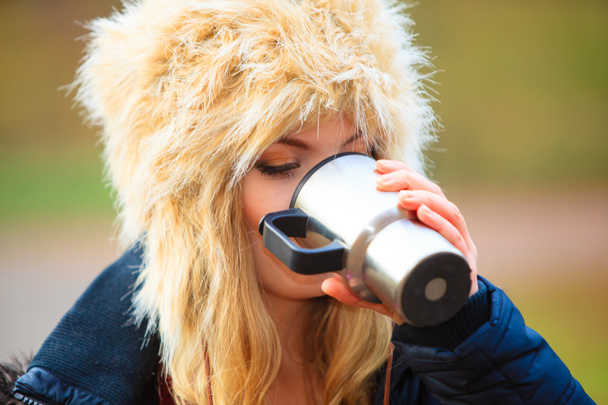 Girl enjoying hot drink outdoor - Foto, Imagen
