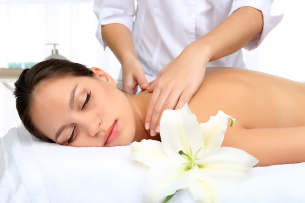 Masseur doing massage - Foto, imagen