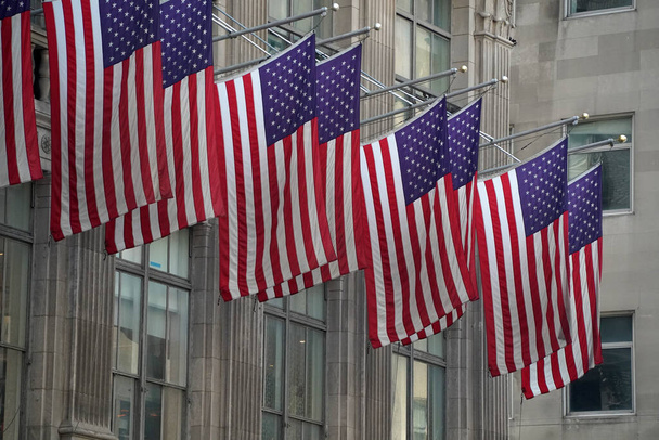 bandiere americane in 5th Avenue New York City Manhattan - Foto, immagini