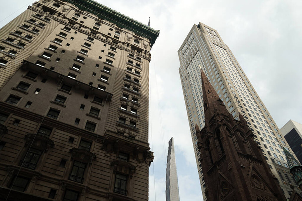 new york city skycrapers from street view on sunny day - Fotografie, Obrázek