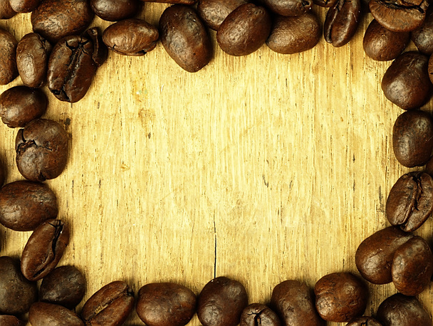 Grãos de café close-up em madeira, mesa de carvalho
. - Foto, Imagem