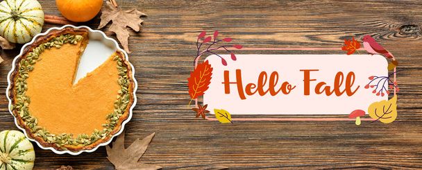 おいしいカボチャのパイと秋の葉で料理を焼く木製の背景に.こんにちは、秋 - 写真・画像