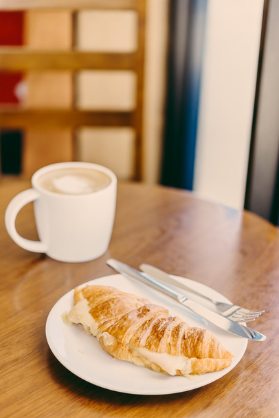 Croissant káva pohár - Fotografie, Obrázek