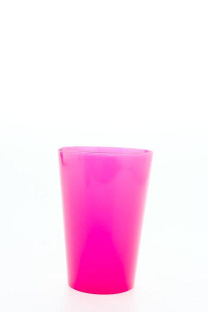 vidrio plástico colorido aislado sobre fondo blanco
 - Foto, imagen