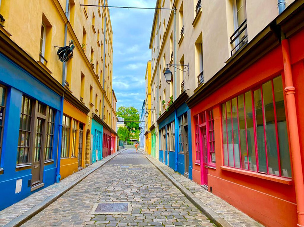 Красивая скрытая улица Cour d 'Alsace-Lorraine в Париже - Фото, изображение