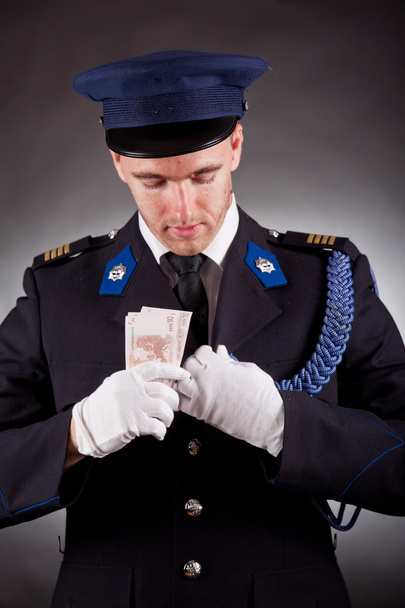 Soldat élégant portant l'uniforme
 - Photo, image