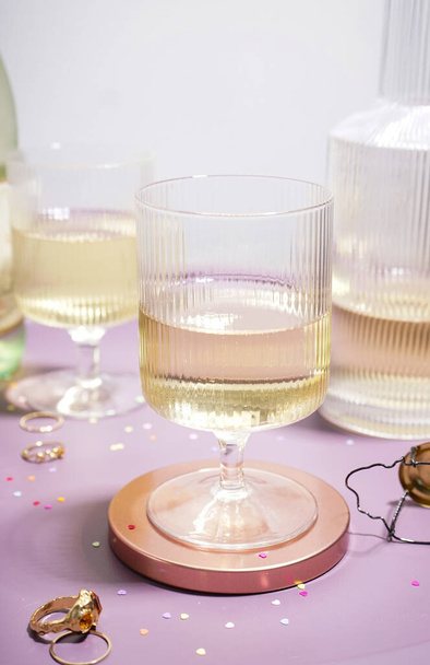 Champagne in glasses and a bottle on a table on a gray background, close-up. - Foto, Bild