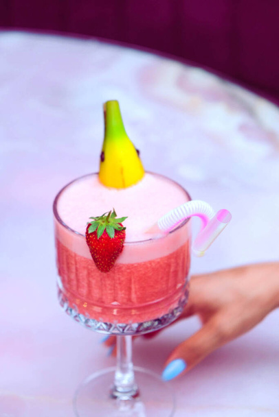 Alcohol cocktail drink on the table in restaurant - 写真・画像