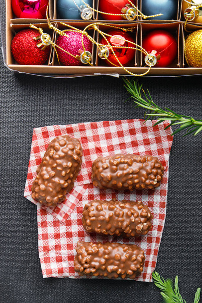 χριστουγεννιάτικο μπισκότο γλυκό επιδόρπιο σοκολάτα επιδόρπιο γεύμα διακοπών σνακ στο τραπέζι αντίγραφο χώρο τροφίμων φόντο  - Φωτογραφία, εικόνα