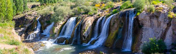 Muradiye Wasserfall, ein Naturwunder in der Nähe des Van Sees, Ostanatolien, Türkei.  - Foto, Bild