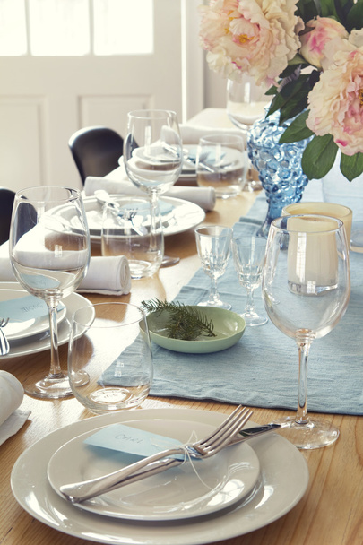 正式なディナー テーブル自宅を設定 - 写真・画像