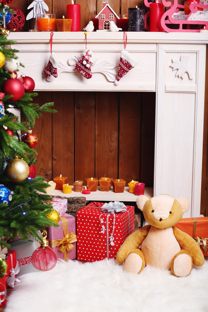 Teddy bear with gifts - Foto, Imagen
