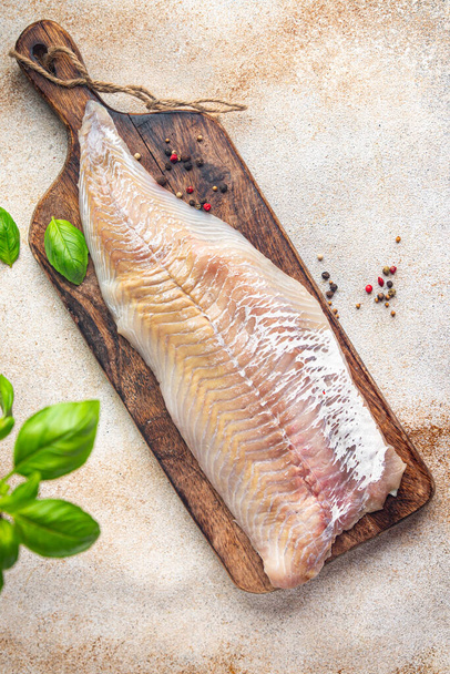 ryba saithe filet surowe owoce morza świeże zdrowe posiłek jedzenie przekąska dieta na stole kopia przestrzeń żywności tło  - Zdjęcie, obraz