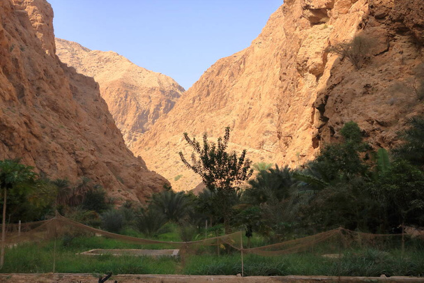 Wadi Shab, Tiwi, Omán: krásný malebný kaňon u Muscatu - Fotografie, Obrázek