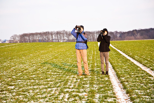 nastolatek robienie zdjęć w strzelanie foto natura - Zdjęcie, obraz