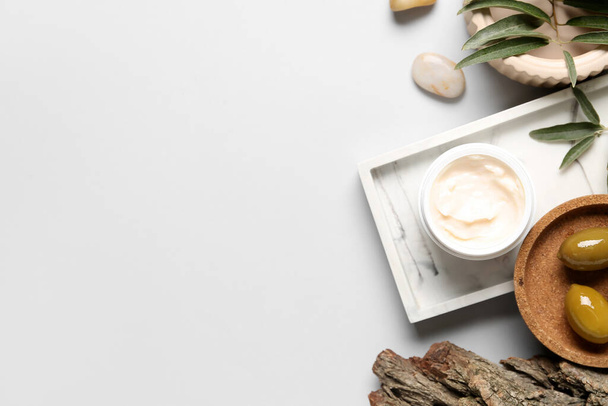 Jar of natural olive cream on white background - Foto, Bild