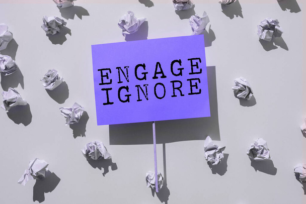 Texto mostrando inspiración Engage Ignore, Foto conceptual Tratamiento silencioso Castigo manipulador Sulking Rehuir - Foto, imagen
