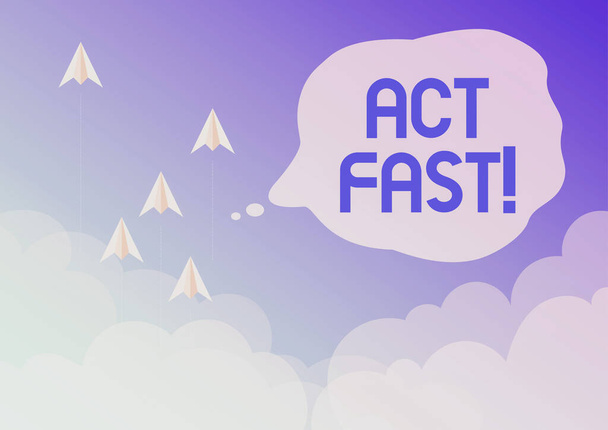 Affichage de signes Act Fast, Concept d'entreprise Déplacez-vous volontairement dans l'état le plus rapide initialement - Photo, image
