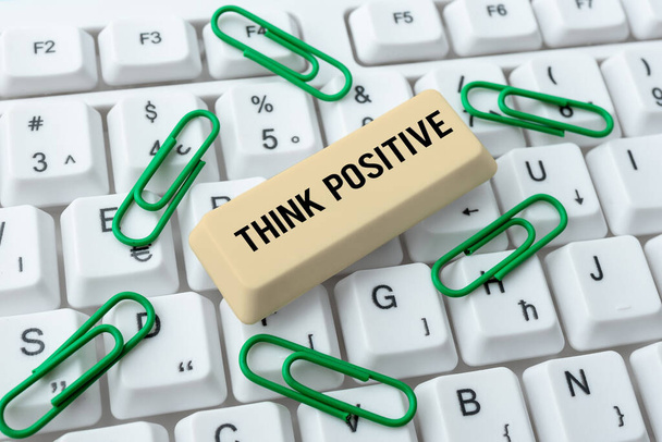 Signe montrant penser positifLa tendance à être positif ou optimiste dans l'attitude, Vitrine d'affaires La tendance à être positif ou optimiste dans l'attitude - Photo, image