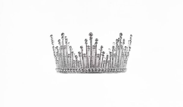 couronne princesse avec diamants isolés sur fond blanc - Photo, image