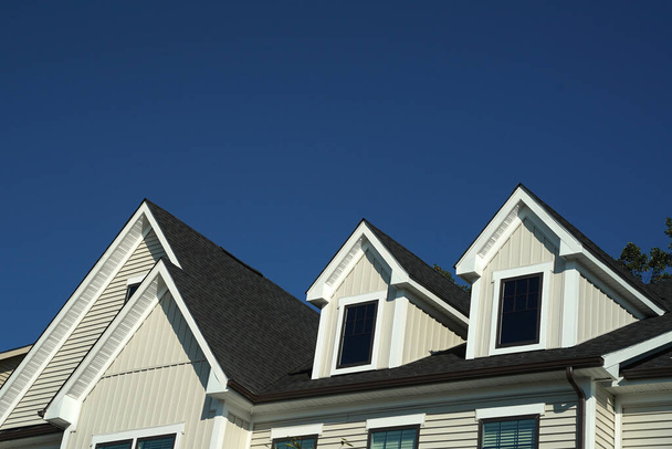 holenderski dach USA Ameryka dom wyższa klasa średnia nowy budynek obszar  - Zdjęcie, obraz