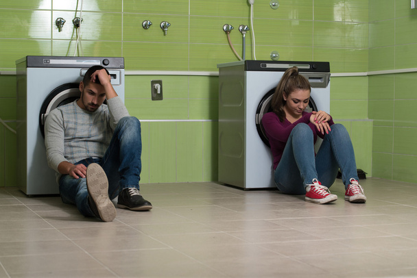 Pretty Couples In The Laundry Room - Foto, Imagem