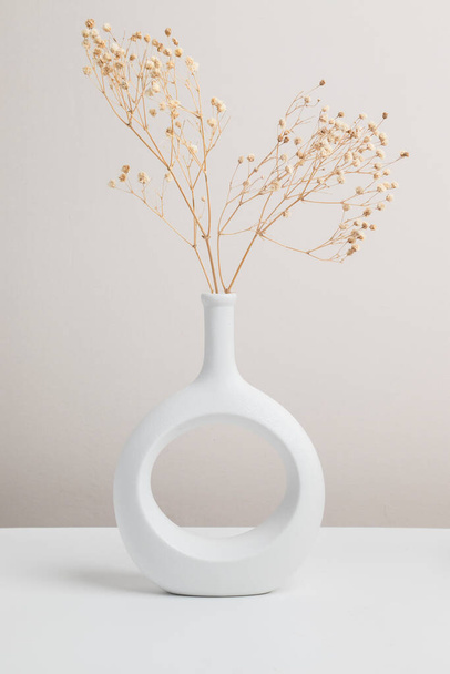 dry flower in vase, nordic vase ceramic in beige background - Foto, afbeelding