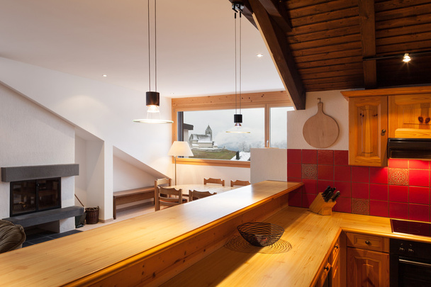 Interior, cozinha doméstica de um lindo chalé
 - Foto, Imagem