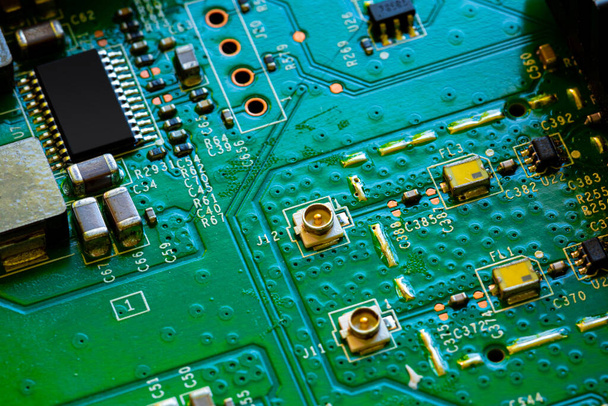 Macro Primo piano di componenti e microchip sul circuito stampato del PC - Foto, immagini