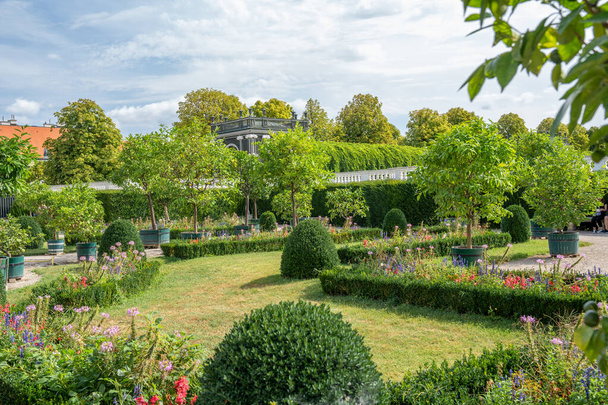 Schoenbrunn Park and Gardens em Viena, temporada de verão. - Foto, Imagem