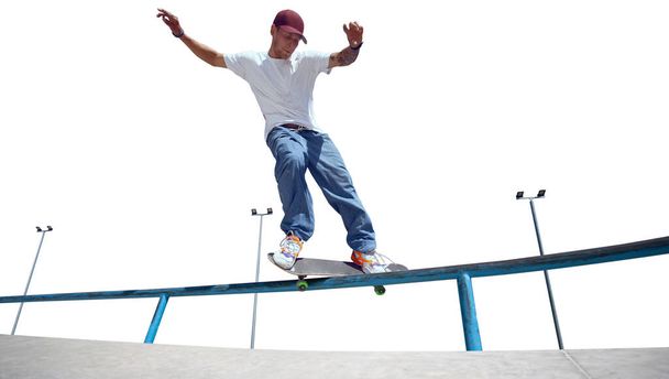 Skateboardista dělá trik izolované na bílém pozadí - Fotografie, Obrázek
