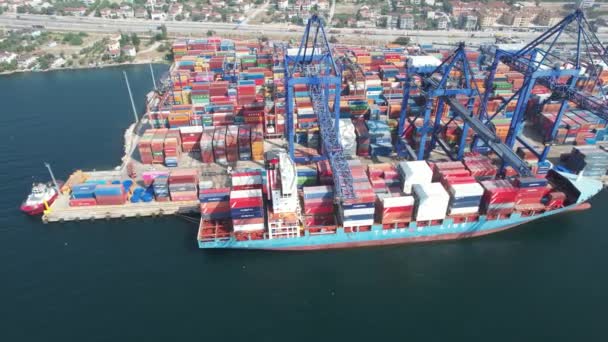 kontejnerový přístav, vzdušný kontejnerový přístav a nákladní loď - Záběry, video