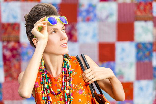 Fashion woman wear sunglasses holding bag - Фото, зображення