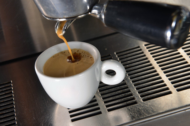 Espresso pouring into a cup - Φωτογραφία, εικόνα