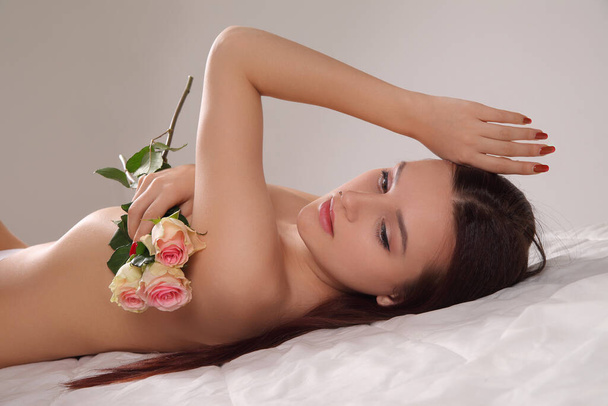 portrait of a young beautiful woman relax in spa - Foto, Imagem