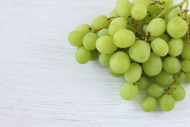 Зеленый виноград сырой, биологически зрелый - Фото, изображение